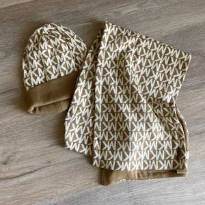Michael Kors Beanie and scarf set